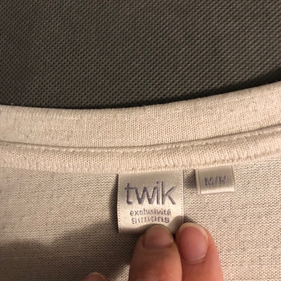 Sweaters - Picture 4 of 4